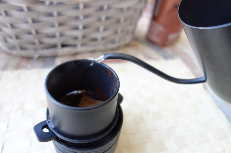 アウトドアキャンプコーヒーマシンセット、炊事道具セット付き100均キャンプ道具 ダイソーアウトドアコーヒーメーカーカップセットをソロキャンプ 用にスタッキングできるキャンプギア見つけました スタンレークックセット