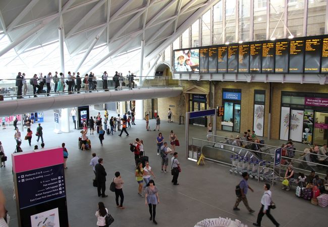 ハリーポッターゆかりの地巡り、まずは「キングス・クロス駅9と4分の3番線」 - 胡乱 うろん な日々