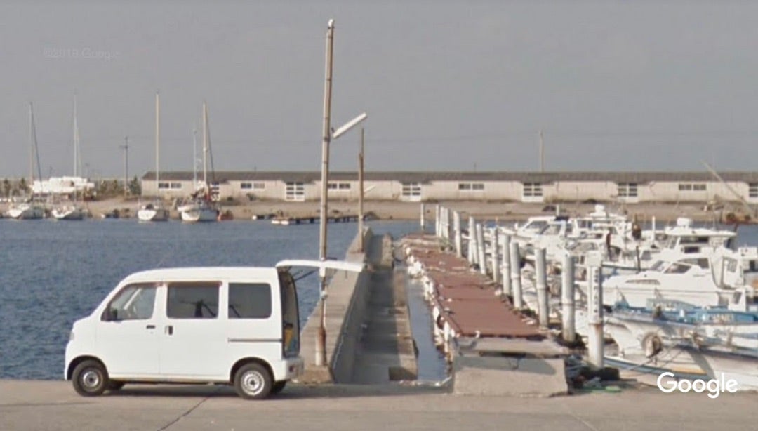 フィッシング遊豊橋店です♪ 本日は田原市の姫島漁港で釣場清掃を行ってきました🗑️ 普段から漁港の方や釣り人がゴミ拾いをしてくれているのか漁港周りは思いの外綺麗でした✨ただ駐車場裏や草むらなどあまり釣り人が立ち入らない場所ではゴミが多く、特にペットボトル