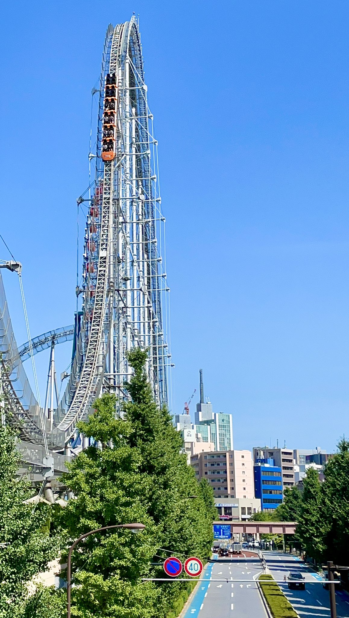 ジェットコースターがビルを通る！都会の遊園地「東京ドームシティアトラクションズ」 - One Access