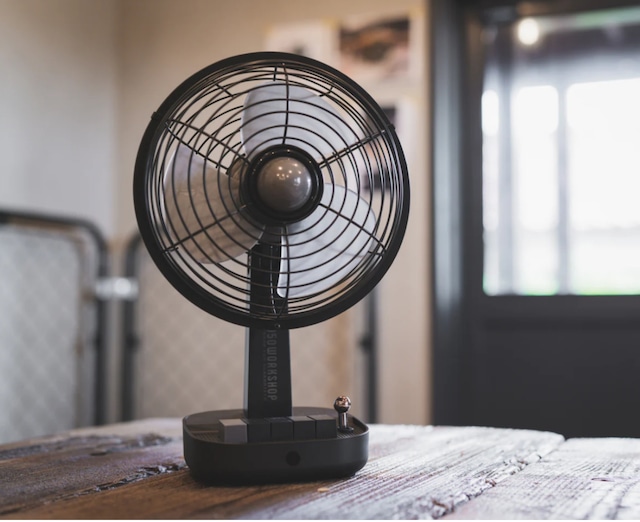 アイアン工房から再販のお知らせ！！ 大変長らくお待たせしました！！ 大人気『サイドテーブル』が入荷しました！！ ちょっとした時に、使いやすいコンパクトな サイドテーブルです。