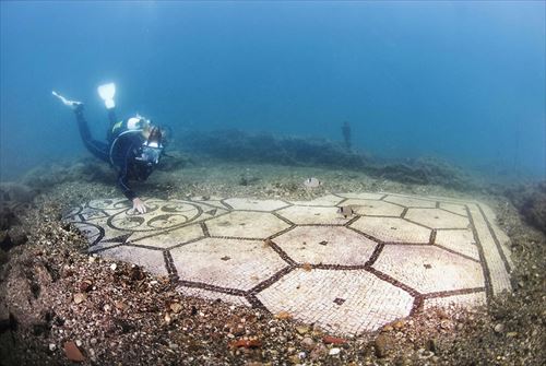 古代ローマの海底遺跡でスキューバダイビングはいかが