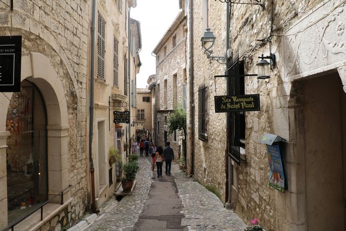 可愛らしさと上品さが同居する街並み♡フランスのおすすめ絶景スポット10選 - Tripa トリパ 旅のプロがお届けする旅行に役立つ情報