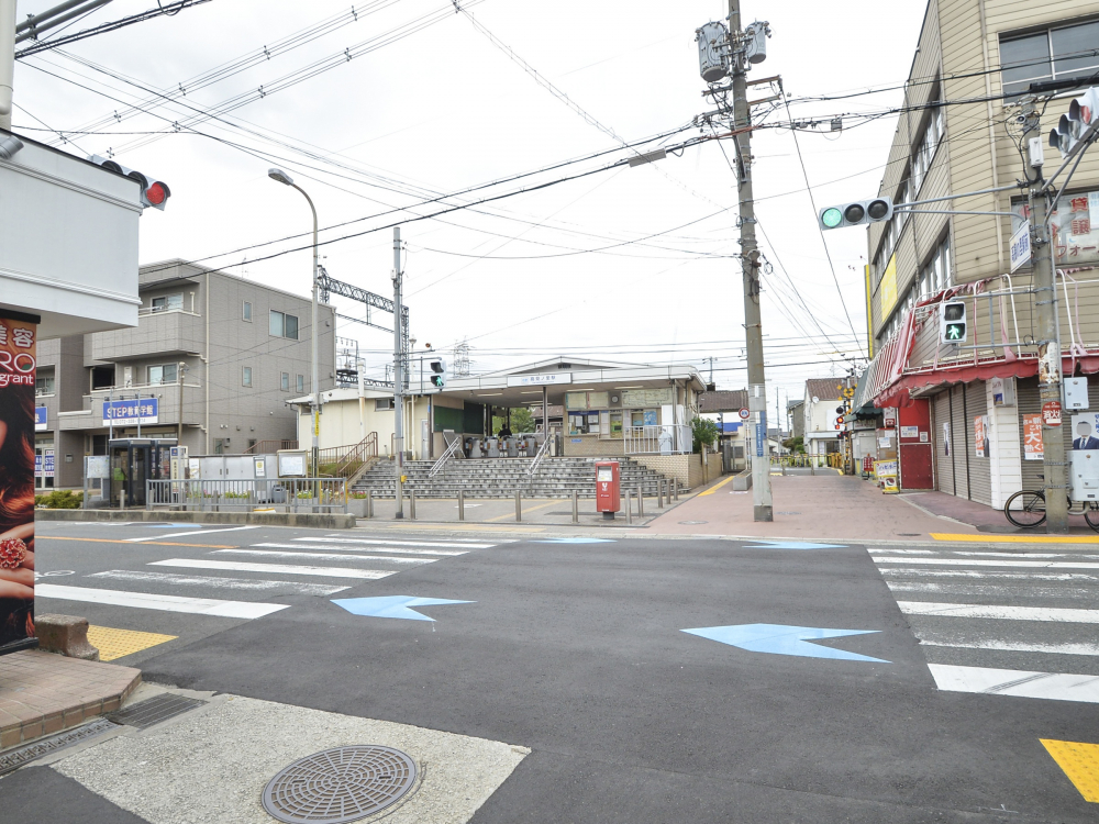 岸里玉出駅[南海]（大阪市西成区）～優等無停車の駅ながら、３線が集結した独特の駅構造とちょっとした秘境感が魅力的な「天下茶屋」の最寄駅～ – 