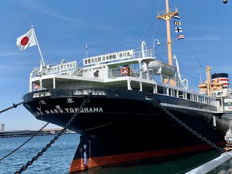 port city YOKOHAMA🚢港町横浜を象徴する船の数々。 皆さんはどの船がお好きですか？ .日本丸日本丸メモリアルパーク氷川丸山下公園マリンルージュ船港町横浜市横浜観光横浜横浜散歩クルーズ大型船Yokohamayokohamajapanship