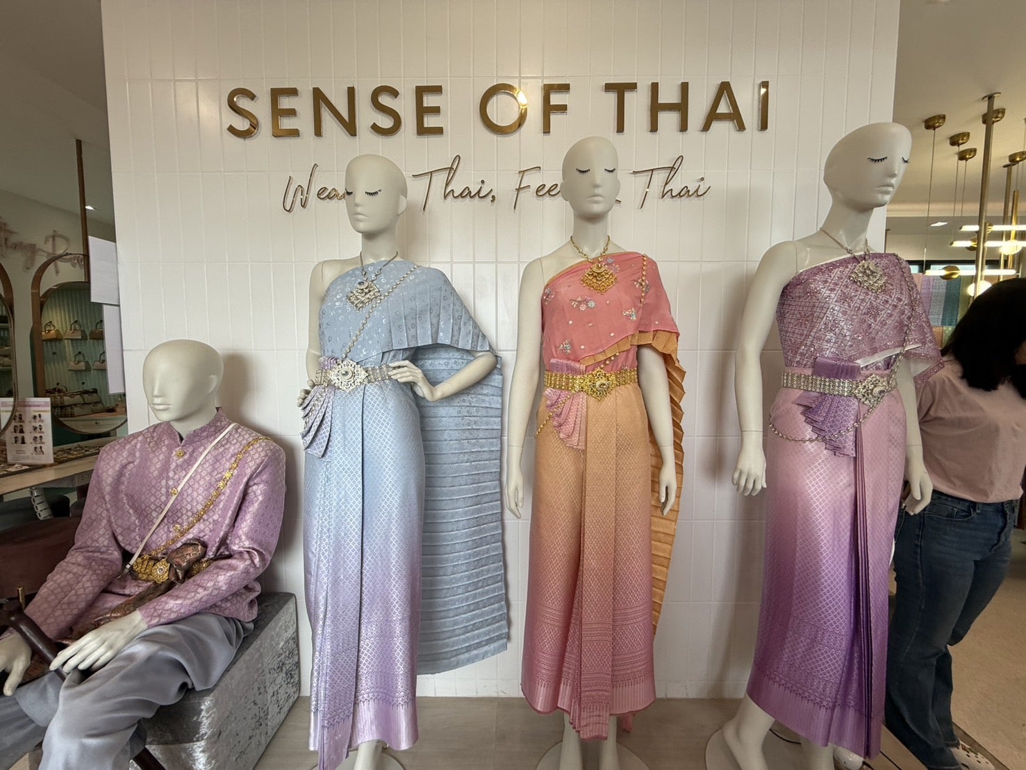 バンコクのワット巡りとタイ衣装の楽しみ方