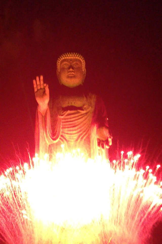 牛久大仏万燈会と花火 10282005604 の写真・イラスト素材アマナイメージズ