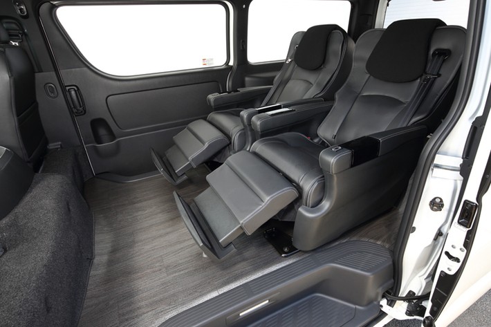 9人乗りチャーター車のおすすめ、ミニバス以下で最も手頃な9人乗り車空港送迎・貸切旅行・ビジネス送迎