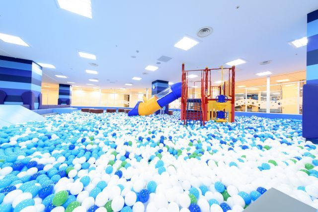 至福のリラクゼーションを。4階フィットネスエリアでは、スパ、室内プール、日本風呂など、心身を癒す充実した設備をご堪能いただけます。 Indulgein ultimate relaxation at