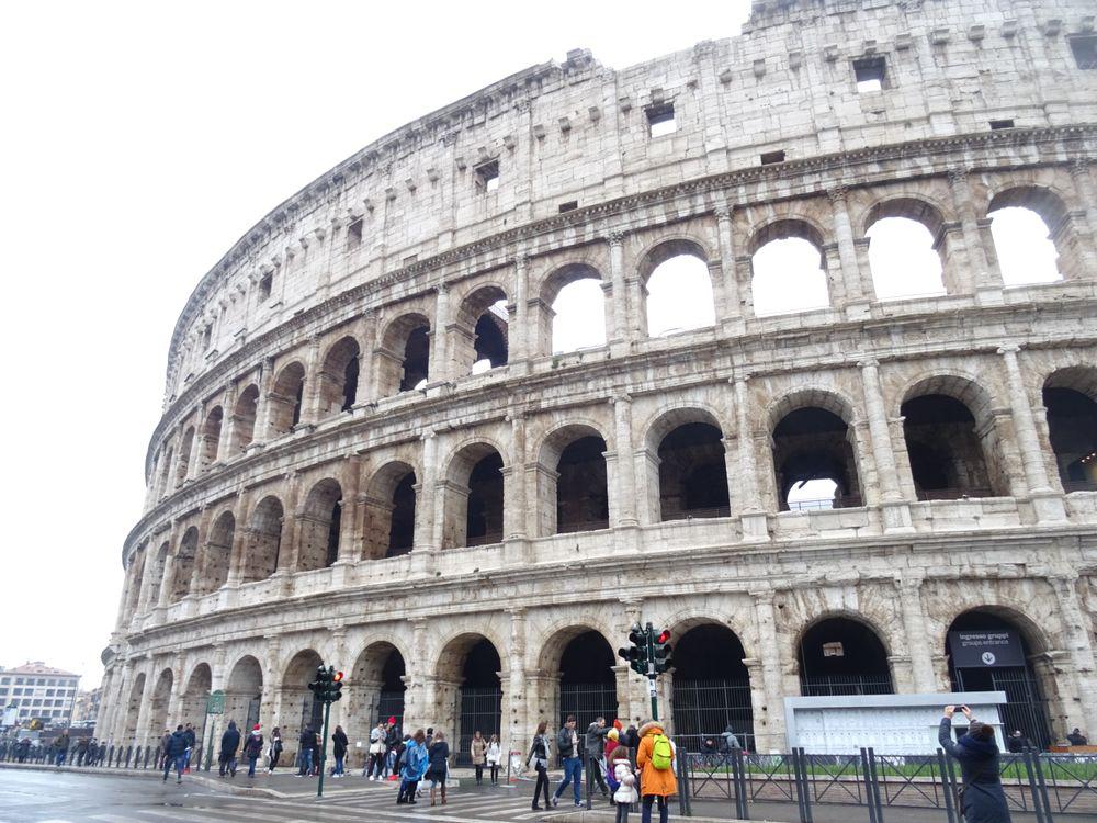 コロッセオに新しい床を設置へ、イベント開催も視野に イタリア - BBCニュース