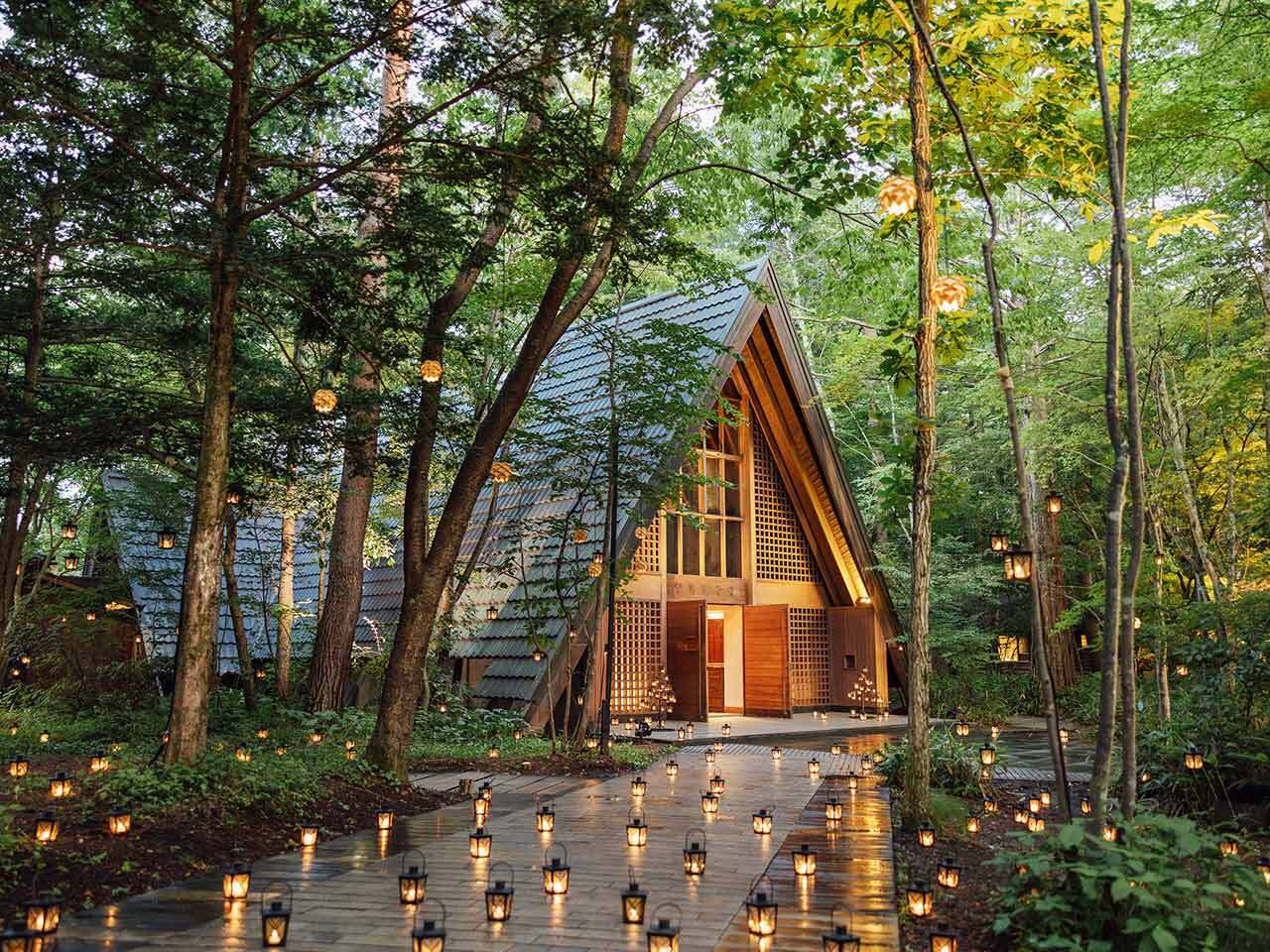 公式 軽井沢高原教会ここ数日、軽井沢には雨が降っています。 サマーキャンドルナイト