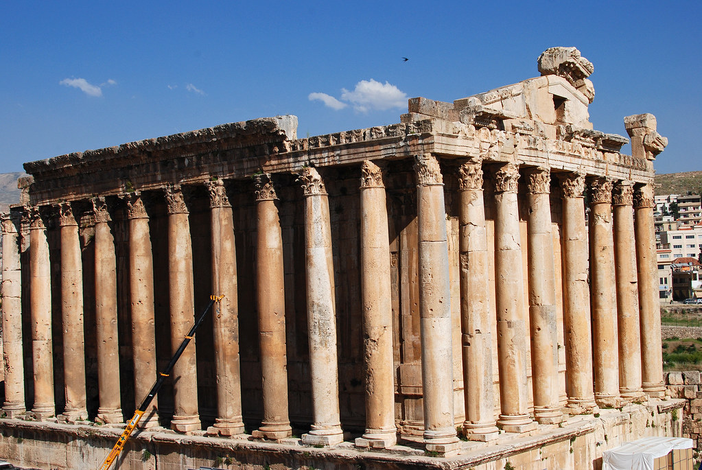 バールベック遺跡の中央庭園の風景 レバノンの写真素材FYI03194359ストックフォトの Qlean Market キュリンマーケット