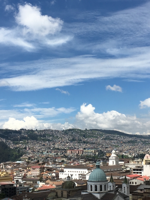 エクアドル首都キト「インカ」の名残なき“常春の街”藻谷浩介の世界「来た・見た・考えた」藻谷浩介毎日新聞「経済プレミア」