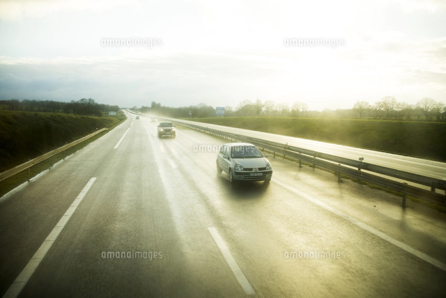 高速道路で最低速度違反は危険GrandTouring