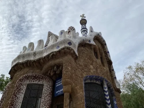 スペイン バルセロナ グエル公園ツアー＜日本語ガイド 1時間15分＞ 楽天トラベル
