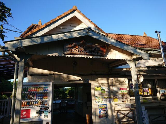 養老渓谷駅に到着するトロッコ列車 - 市原市、小湊鐵道の写真 -
