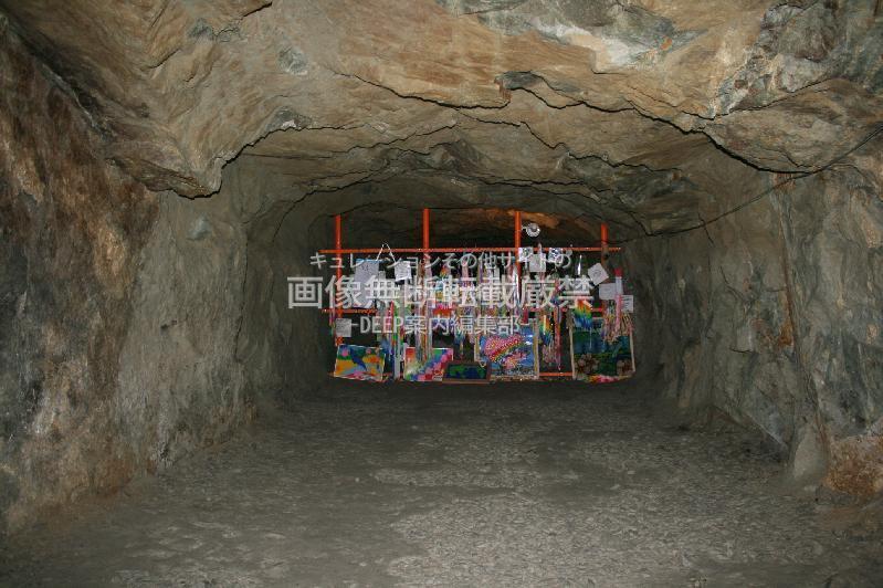 巨大地下壕と黄金色の温泉、長野市松代のディープな魅力 - toremorの旅手帳