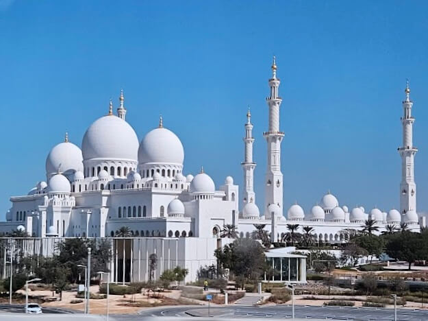 アブダビ観光 夜が魅力的「シェイクザイードグランドモスク」Arisa Reisen