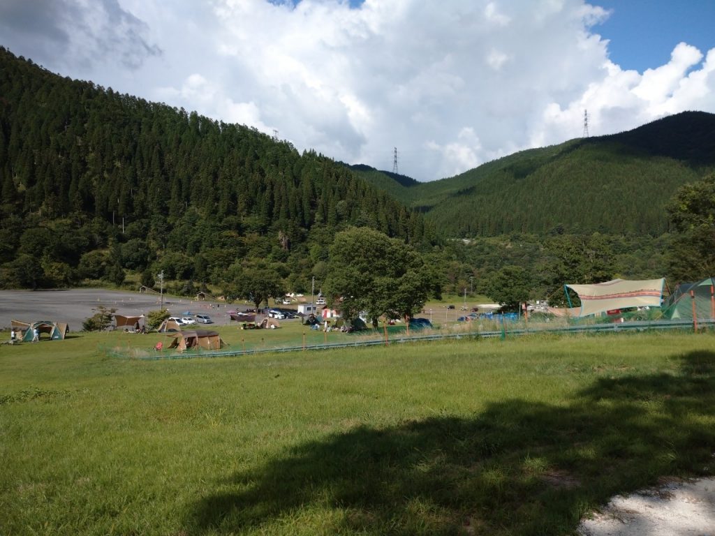 岐阜県郡上市「めいほう高原キャンプフィールド」で大自然を満喫！カップルにおすすめのアウトドアデート - 縁結び大学