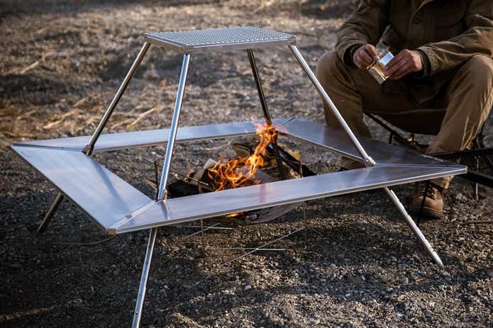 囲炉裏テーブルの決定版？！高さ調整可能なテンマクデザインの「ウッドストーブテーブル」が画期的すぎたCAMP HACK キャンプハック