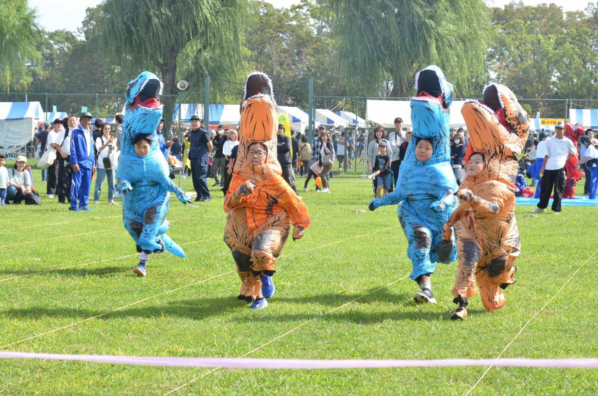 竜宮へいったトミばあやん 新日本創作少年少女文学(古世古和子 著 鈴木琢磨