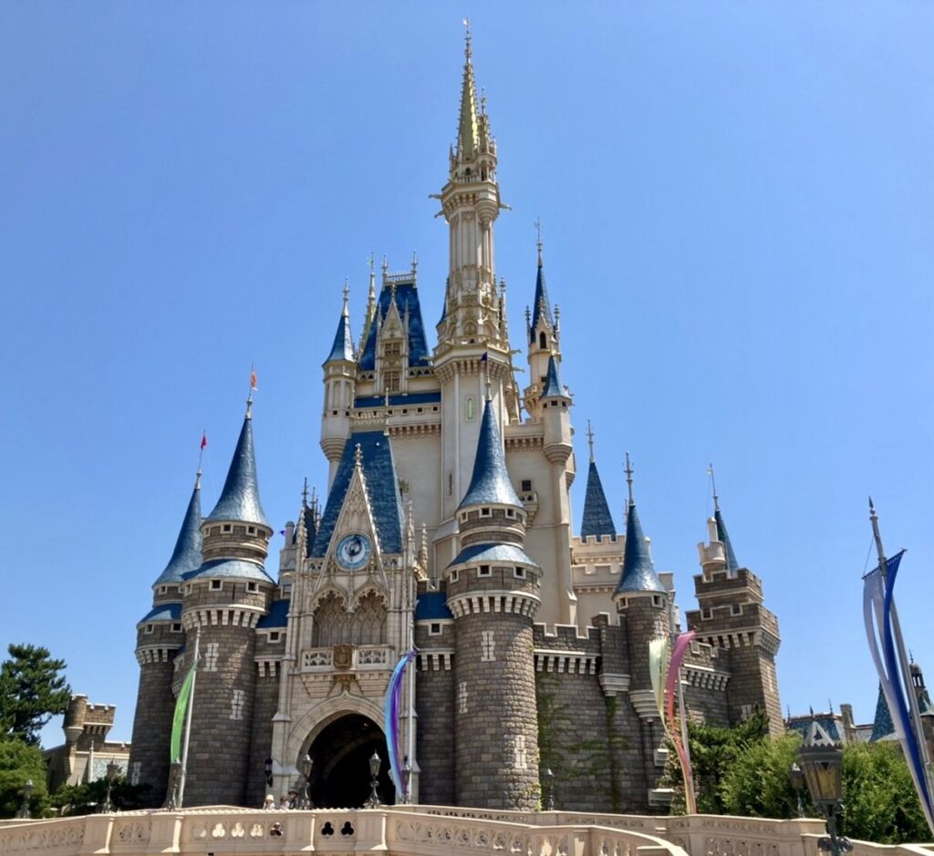 ディズニーランドが非日常的空間をつくりだしている理由one archiの建築ブログ