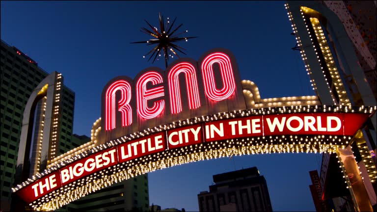 リノ、ネバダ州、アメリカ合衆国の都市のまわりの近隣の郊外の空撮の写真素材・画像素材 Image 24687590