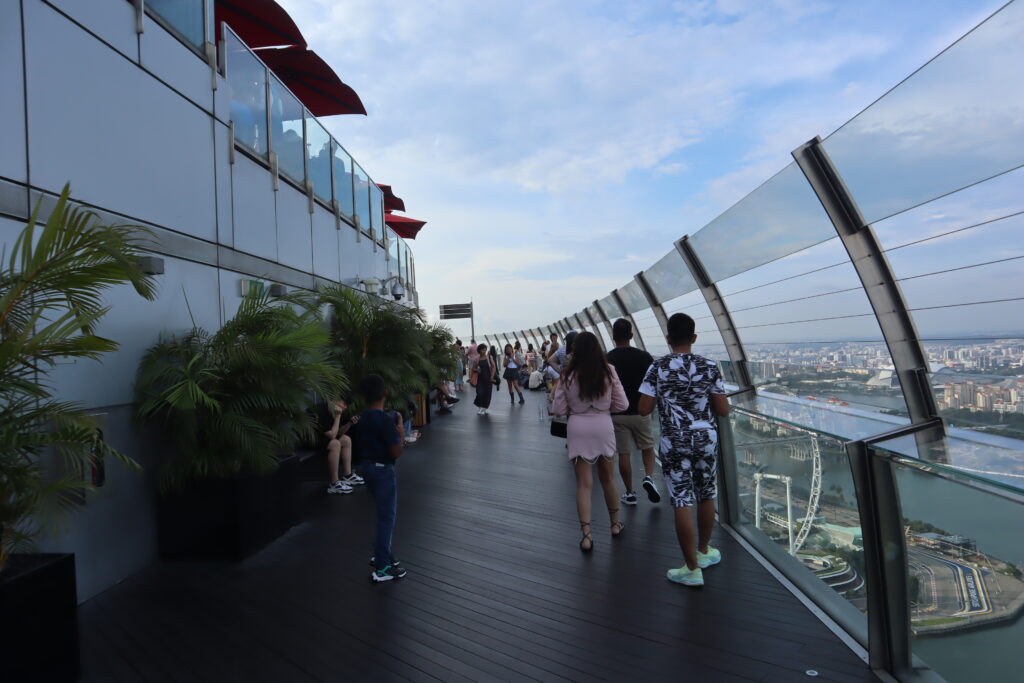 tnboyo's blogマリーナベイ・サンズの展望台スカイパークに無料で入った