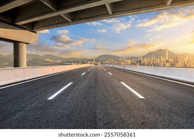 冠水した道路、車はどこまでなら走れる？走った後のケアは？廃車買取りの豆知識