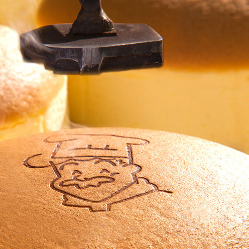 大阪銘菓「りくろーおじさんのチーズケーキ」のおいしさと人気の秘密を探る - みちくさガイド