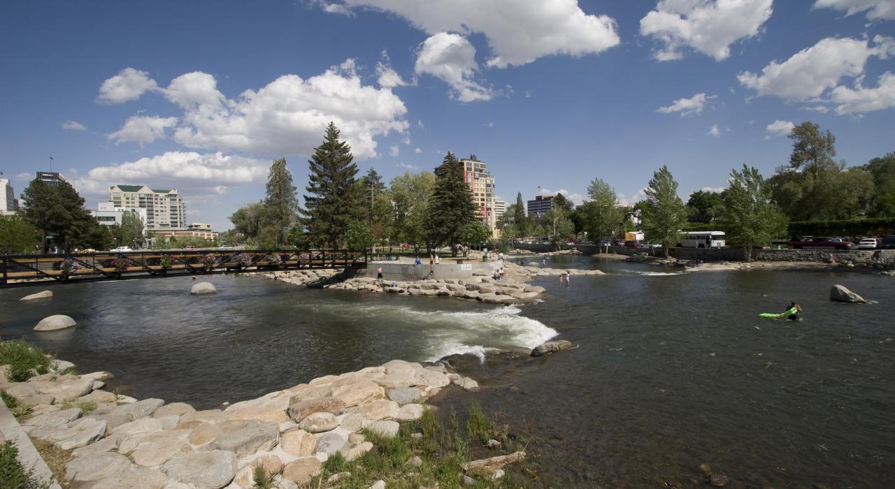 ネバダ州リノ：エンターテインメント、リゾート、ウォータースポーツVisit The USA