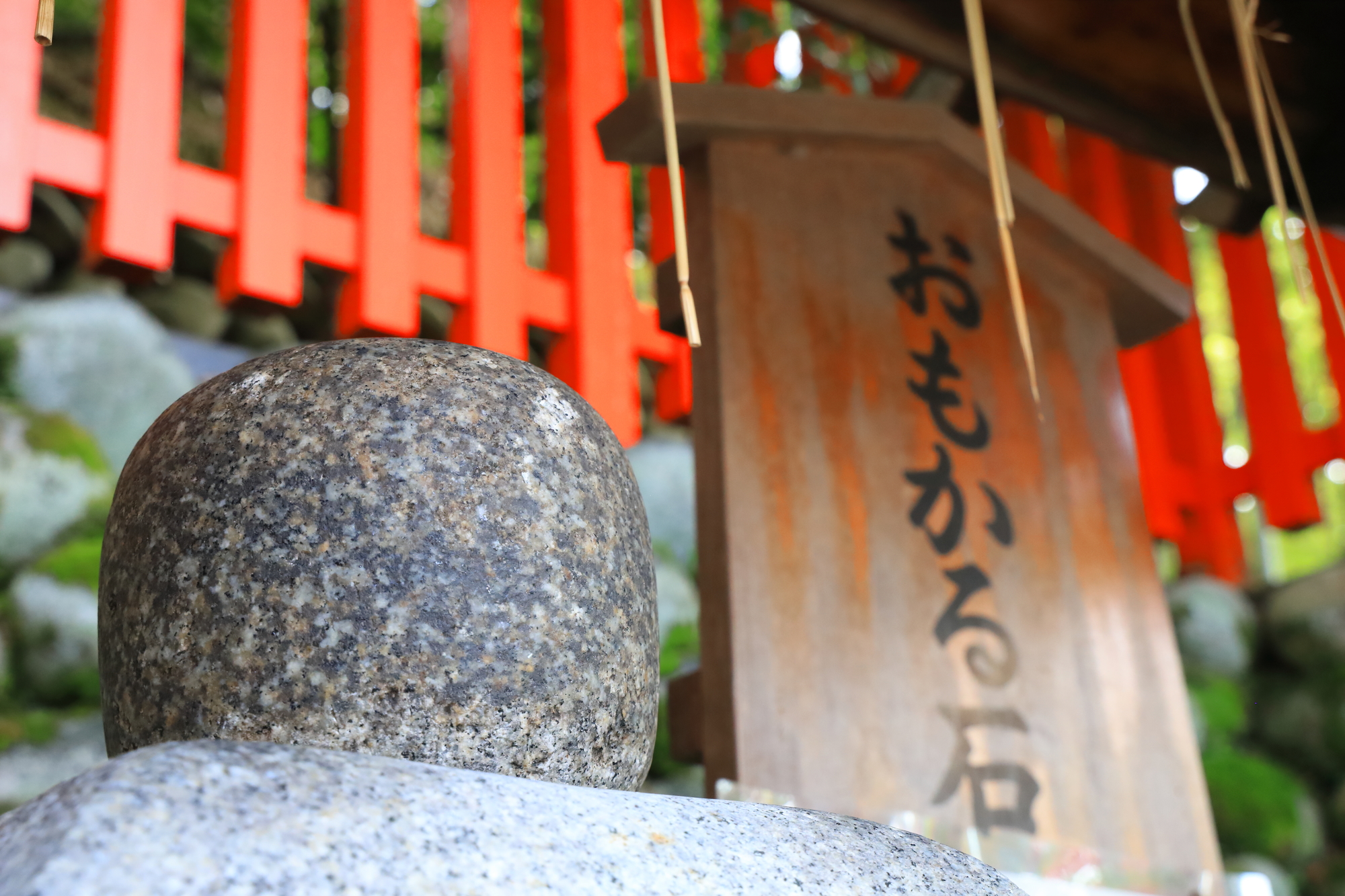 伏見稲荷大社のおもかる石栃木県益子町・ましこLife 住む人を想う家造り
