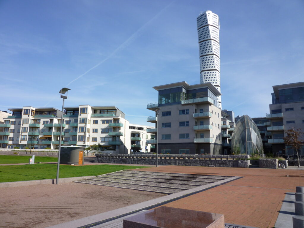 スウェーデン、ヨーテボリの街にあるカラトラネットタワーの超高層ビル - 2024年7月13日写真素材2495984137Shutterstock