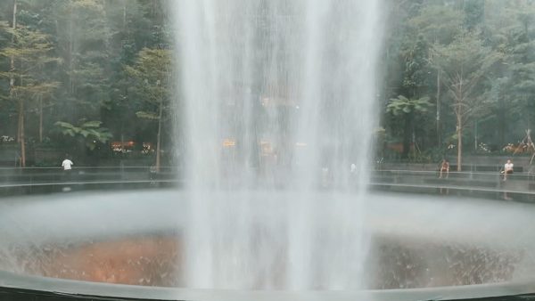 チャンギ空港「ジュエル」の人工滝を見に行く - おまけの会社員生活 ハケンの品格
