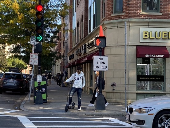 なかなか慣れない！アメリカの「赤信号でも右折OK」ルールオートリース・レンタカー、車のことならサニクリーンオートライフ