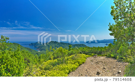 伊勢志摩の絶景スポット🌊海が見える展望台特集自然豊かな三重県にはその光景を絶好に眺められる展望台・高台公園などがたくさんあります⛲！今回は伊勢志摩にある鳥羽展望台や志摩の横山展望台など デートやドライブ旅にもぴったりな展望台をご紹介します！ ①伊勢