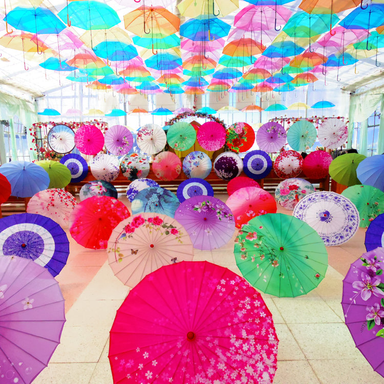 福島の映えるスポット⛱️ 猪苗代ハーブ園の虹色の世界🌈 @listelinawashiro @kriskehigashikata猪苗代ハーブ園リステルホテルリステル猪苗代ふくしまの魅力発信隊福島県お勧めリゾートホテル福島県アンブレラスカイ福島県映えスポット着ぐるみ