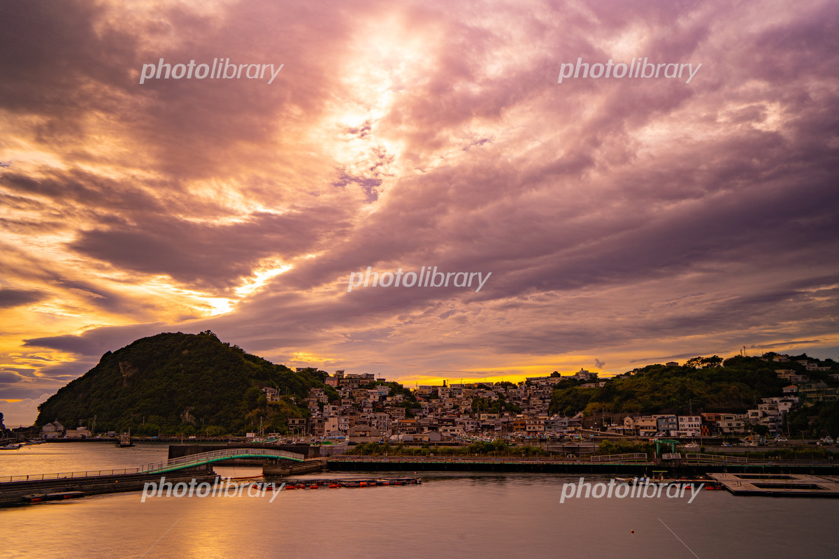 和歌山県 快晴の雑賀崎漁港 日本のアマルフィ の写真素材101270316-