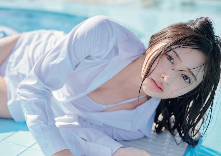 SKE48 井上瑠夏・鎌田菜月・熊崎晴香 「ボム10月号」表紙で爽やかなブルー系の水着＆シックな大人ビキニ - Music