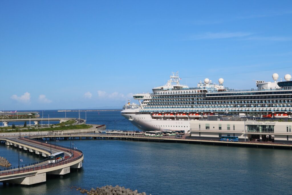 クルーズ振興那覇港管理組合海外・国内と沖縄を結ぶ物流拠点