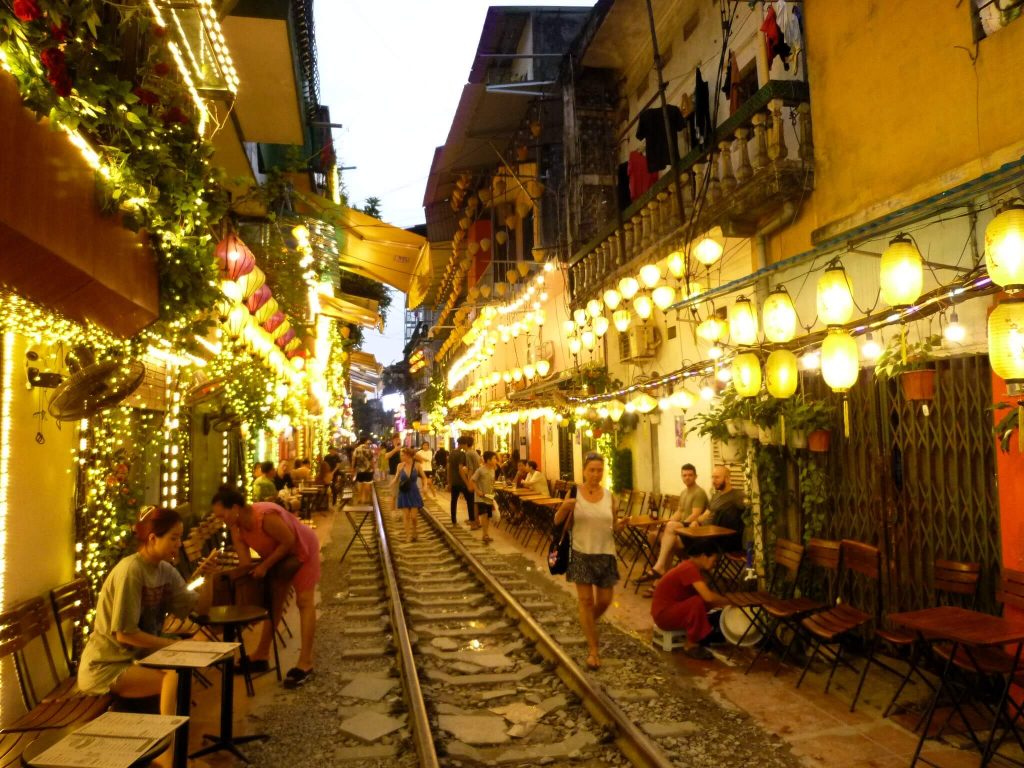 𝗧𝗿𝗮𝗶𝗻 𝗦𝘁𝗿𝗲𝗲𝘁 𝗧𝗵𝗿𝗶𝗹𝗹 𝗶𝗻