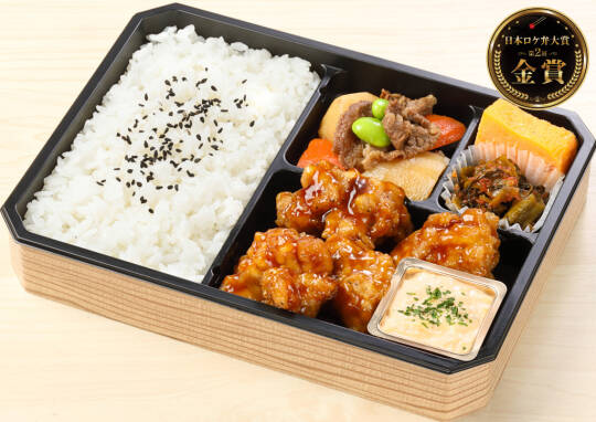 品川「居酒屋 路地裏」 旨辛牛すじ煮込 ライス、お新香、味噌汁付