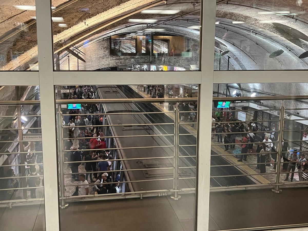 ローマ最終日 朝の『テルミニ駅』周辺の散策海外旅行 Photographer