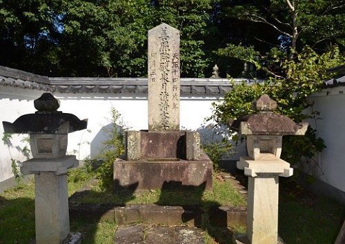 家康の正室・築山殿 瀬名姫 の墓といわれる首塚が残る岡崎市祐傳寺と八柱神社