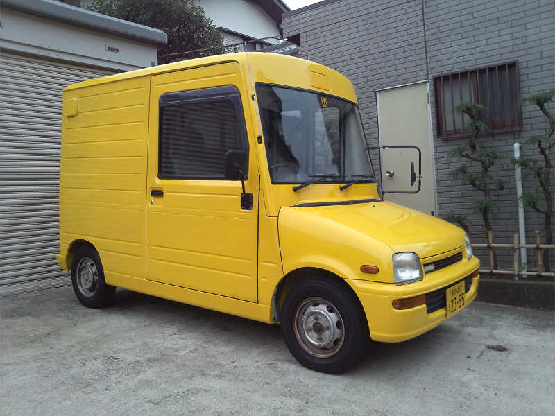 お花屋さんの愛車は、フランス生まれのあのクルマ。初めてのマイカー ルノー の「カングー1」 マイカーと一緒にどこまでも。vol.9TRILL トリル