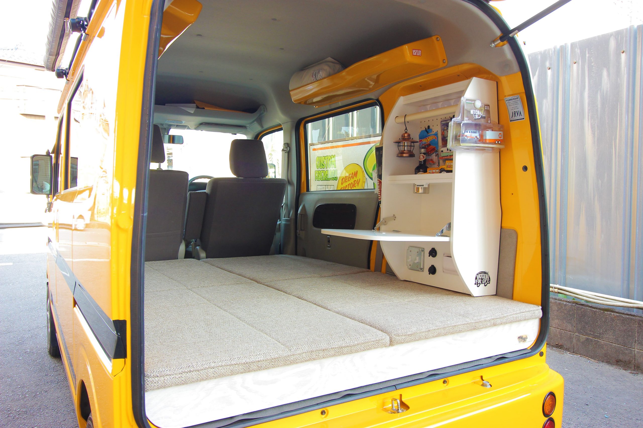 軽キャンピングカーで大人ふたり車中泊！ 快適な寝方＆過ごし方のコツを徹底解説JAF Mate