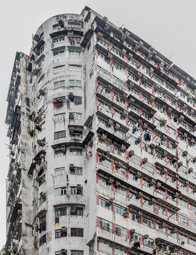 探し続けた景色 前回の香港から気になってた天空の住まい 家賃がべらぼうに高い香港では 古いビルの屋上にも人が住んでるんだって日本では考えられん事じゃけど ちゃんと生活しとるんよ