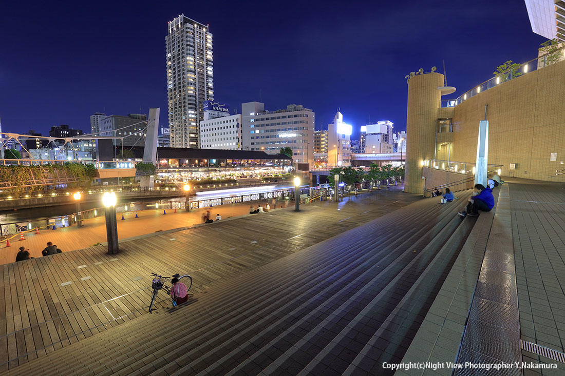 湊町リバープレイス - Wikipedia