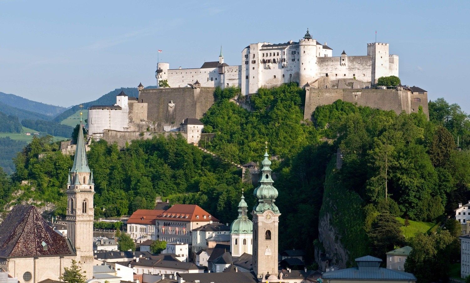 ホーエン ザルツブルク城塞写真素材、ロイヤリティフリーホーエン ザルツブルク城塞画像DepositPhotos