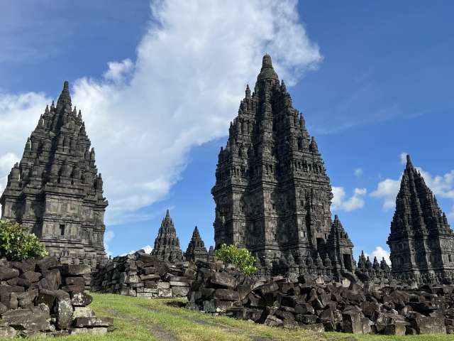 朝日とプランバナン寺院 インドネシアの風景Beautiful Photo.net世界の絶景